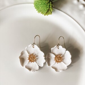 Polymer clay earrings | Clay earrings | Floral earrings | Spring earrings | Handmade | Lightweight | Gold plated | Dangle earrings