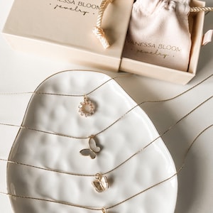 Gold Necklaces| Butterfly Necklace | Gold plated necklace | Mother of Pearl | Dainty  necklaces | Hypoallergenic | Collar de mariposa
