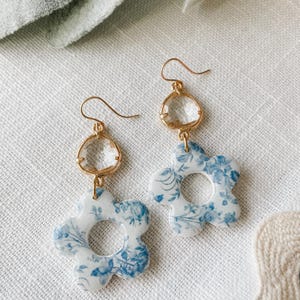 Floral clay earrings | Polymer clay earrings | Handmade earrings | Lightweight | Dangle earrings | Statement earrings