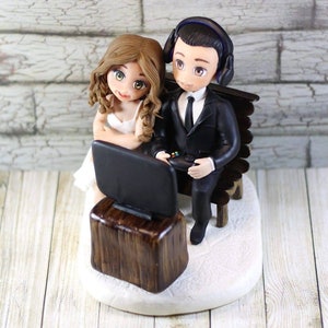 Gamer wedding cake topper, video game wedding cake topper bride and groom, gaming wedding cake topper, bride and groom figurine