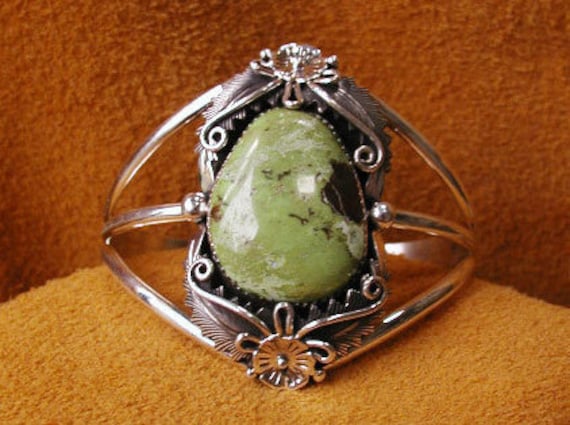 Long Vintage Navajo Pete Johnson Gaspeite Sterling Native American Jewelry Silver Ring Long Vintage Navajo Pete Johnson Gaspeite Sterling Native American Jewelry Silver Ring