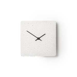 Petite horloge murale carrée SL200412 Petite horloge en béton, Horloge blanche avec aiguilles noires image 1