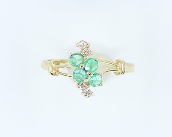 14K Gelbgold Smaragd Diamant Ring: Floral Cluster Design