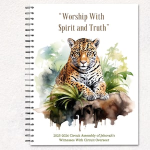 Op de afbeelding: Een spiraalgebonden notitieboek met de tekst "Worship With Spirit and Truth" en een aquarel illustratie van een jaguar. Het notitieboek bevat ook de tekst "2025-2026 Circuit Assembly of Jehovah's Witnesses With Circuit Overseer" en "DIGITAL & PRINTABLE NOTEBOOK".