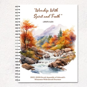 Op de afbeelding: Een spiraalgebonden notitieboek met de tekst "Worship With Spirit and Truth" en een aquarel landschapsillustratie. Het notitieboek bevat de tekst "JOHN 4:24" en "2025-2026 Circuit Assembly of Jehovah's Witnesses With Circuit Overseer". De woorden "DIGITAL & PRINTABLE NOTEBOOK" zijn ook zichtbaar.