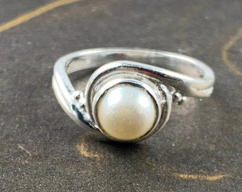 White Pearl Gemstone Jewelry, Attractive Pearl Jewelry, Water Pearl, 925 Solid Sterling Silver Jewelry, Fashionable Ring, Party Wear Ring