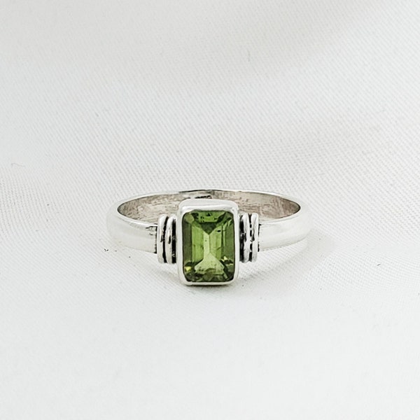 Peridot Ring, 925 Silver Ring, Handmade Ring, Gemstone Ring, Ring for Women, Natural Peridot Gemstone Silver Ring
