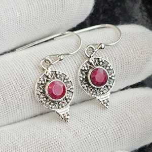 Pendientes colgantes vintage hechos a mano de plata de ley 925 con rubí y gema de rubí - Joyería bohemia ligera para ella