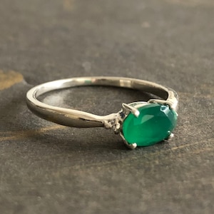 Dainty emerald ring, Sterling Silver Ring, Natural Gemstone Ring, Promise Silver Ring, Birthstone Silver Ring, Gemstone Ring
