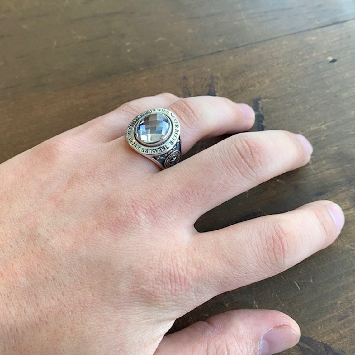 Zwarte stenen college klas ring citaten sieraden massege