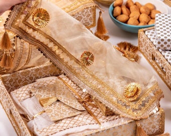 Plateaux de mariage, plateau de mariage, panier d'invitation Thaal, style Desi, saris, emballage royal, plateaux saghun