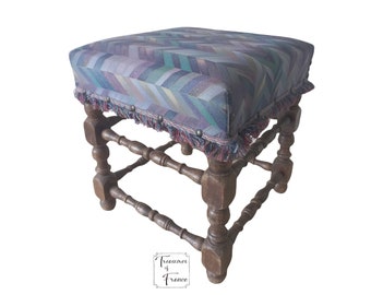 Tabouret vintage français en bois avec assise rembourrée, datant des années 1960.