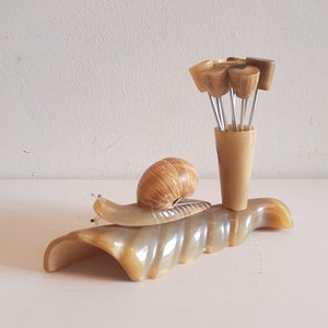 Vintage Handmade Buffalo / Cow Horn Snails Picks Holder Serving Snails Porte Pique Escargot Corne De Vache Display Natural Horn Circa 1970&#39;s