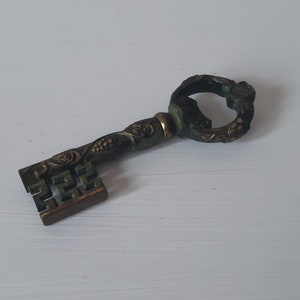 Vintage Wine Corkscrew Key Cork Screw Wine Bottle Opener Rustic Bar-ware French Corkscrew Bottle Cap Lifter Key Circa 2000