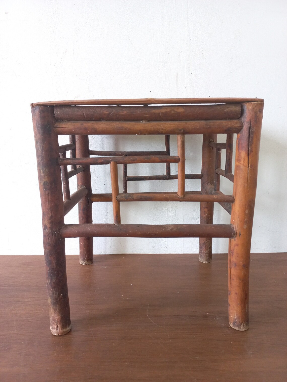 Antique Chinese Bamboo Top Side Table – Circa 1920s Wood Furniture, Foto 2 von 5