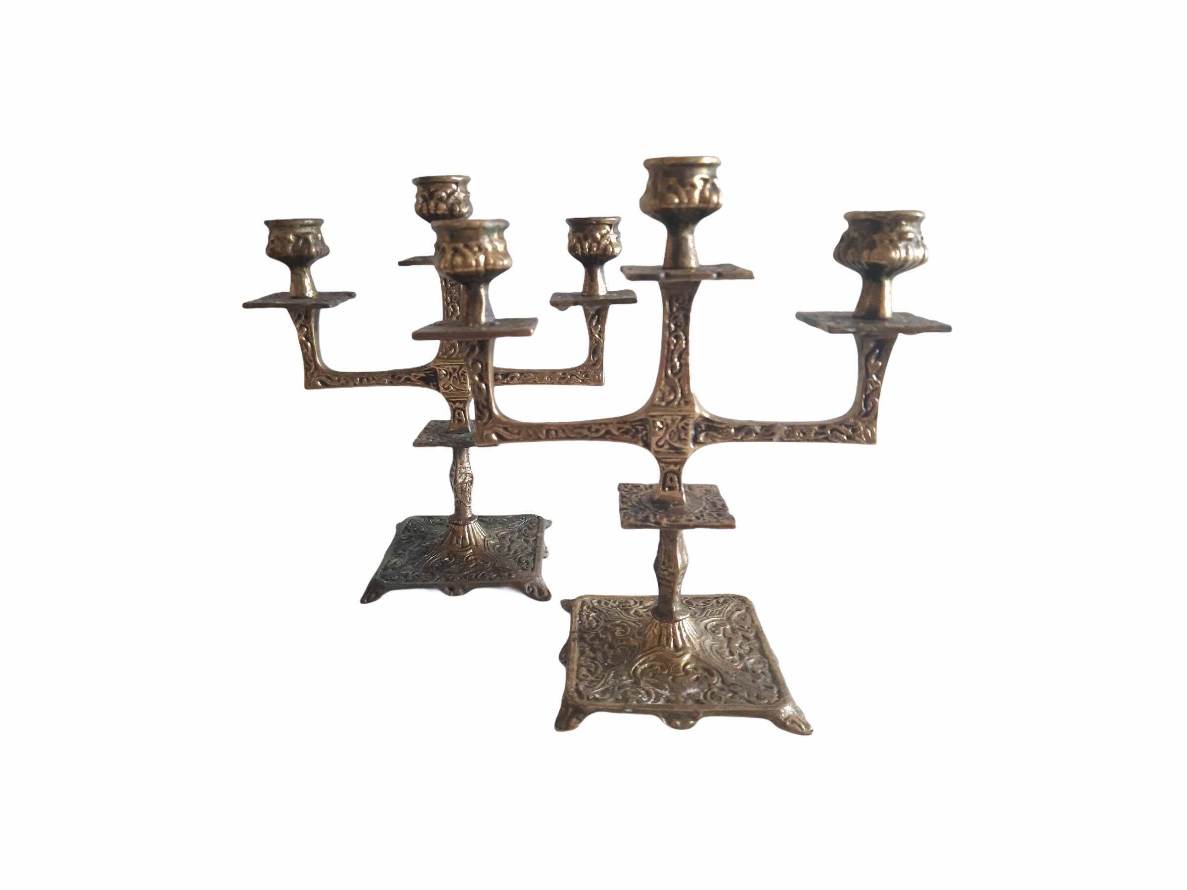 Vintage Paire de Laiton Fortement en Relief Candelabra 3 Armé Chandelier Porte-Bougies Ornement Tabl