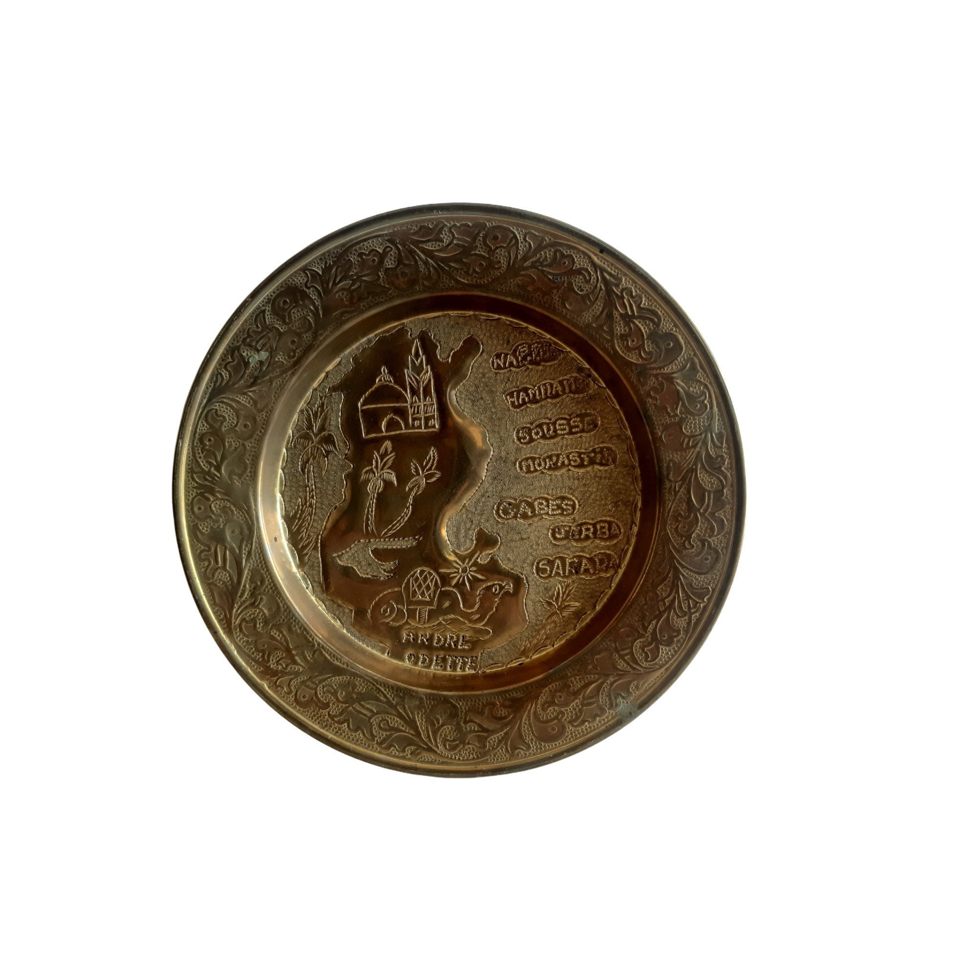 Vintage Brass Plate Tunisien Handmade Embossed North African Style Memorabilia Souvenir Mur-Hanging 