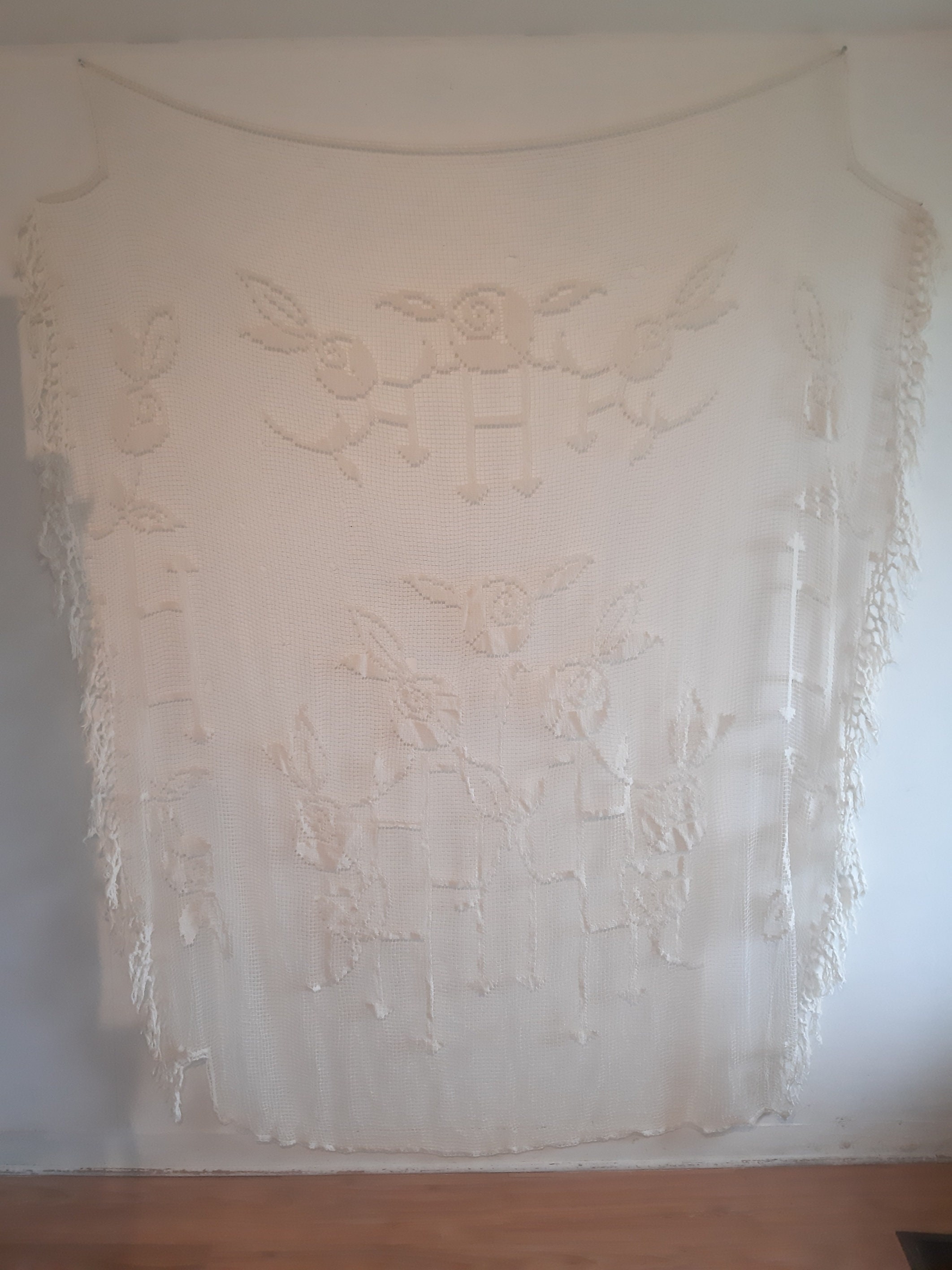 Antique Made Français Filet Crochet Bed Spread With Fringes Retro Chic Props Bedroom Decor Restaurat