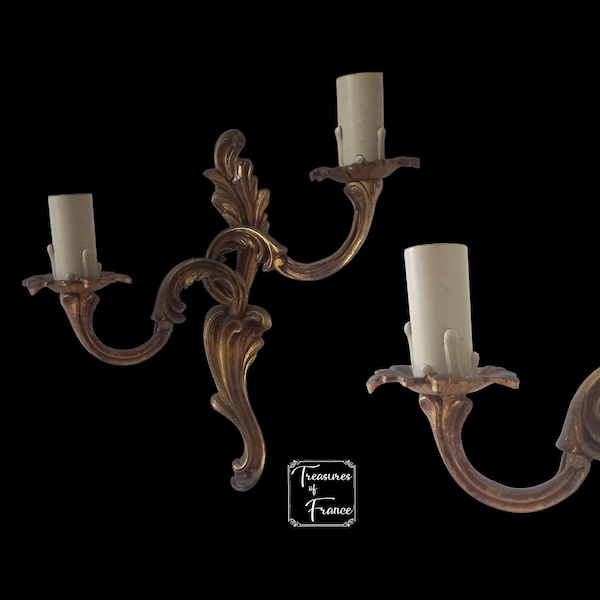 Vintage French Double Large Antique Cast Bronze Sconce Wall Light Stylish Shabby Bronze Acanthus Leaf Wall Sconce Circa 1950's