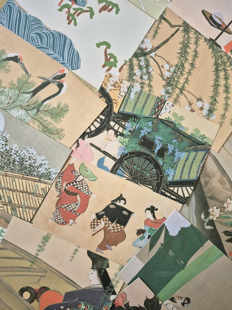 K&ouml;nnte beinhalten: Eine Sammlung &uuml;berlappender japanischer Holzschnitte mit verschiedenen Motiven, darunter Kraniche in Kiefern, eine mit Blumen geschm&uuml;ckte Pferdekutsche, Figuren in traditioneller Kleidung und botanische Illustrationen in gedeckten Erdt&ouml;nen.