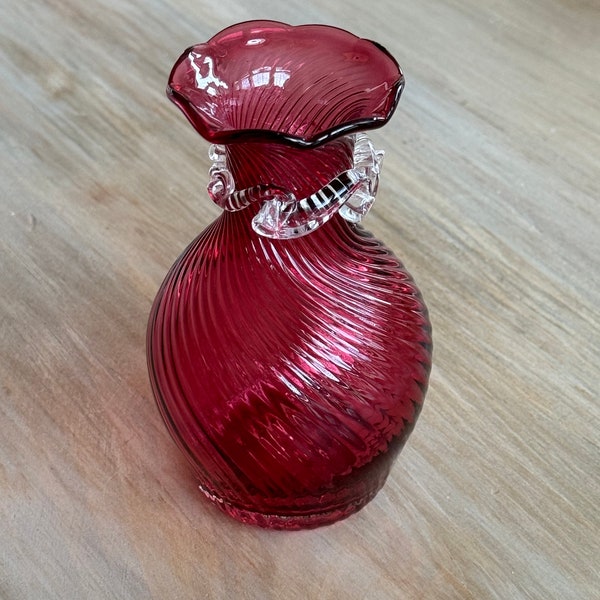 Pilgrim Cranberry glass Bud vase Vintage Pink Art glass Vase Ribbed Swirl design Ruffled accent Handmade Hand blown Pink vase 4 1/2”