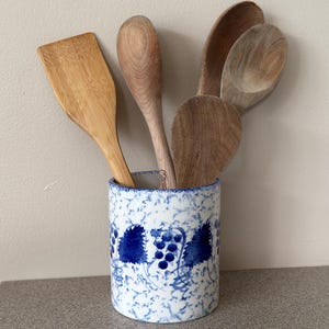 Vintage Poole Pottery Stoneware Utensil holder Wine Chiller Hand Painted Blue spongeware Spatterware Grapevine design England 5”