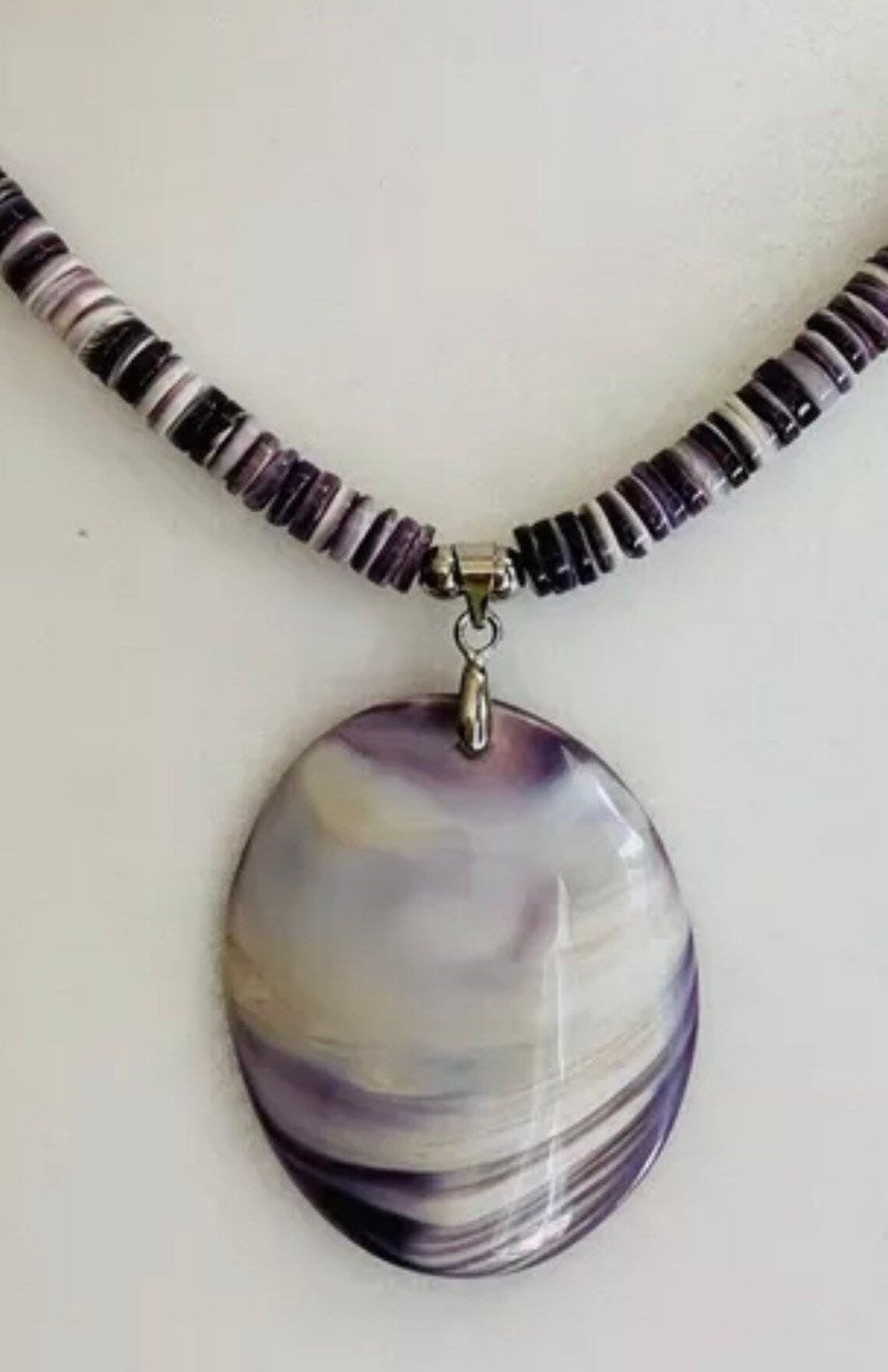 Wampum shell choker necklace with reversible wampum