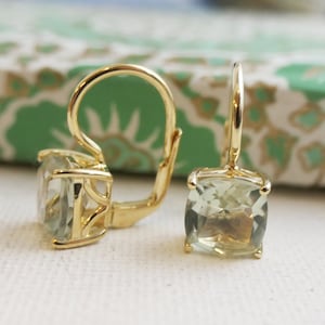 Pendientes de palanca Vermeil de amatista verde Joyería de amatista verde Pendientes de oro Regalos para ella Joyería nupcial Joyas de lujo imagen 5