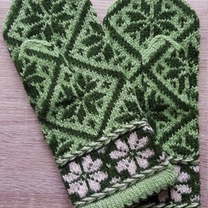 Green white wool mittens winter mittens handmade mittens warm mittens for gift colorful mittens women winter mittens latvian mittens