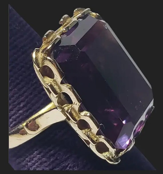 Regal 18k Gold Corundum Alexandrite Ring - image 1