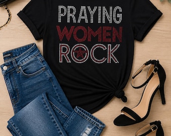 Camiseta con pedrería y diseño de mujer orando. Camisetas motivacionales, inspiradoras, cristianas y de fe para mujeres.