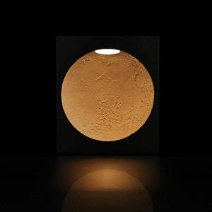 Veilleuse lune / béton / lampe à poser / design / chambre / chevet / lampe lune image 3