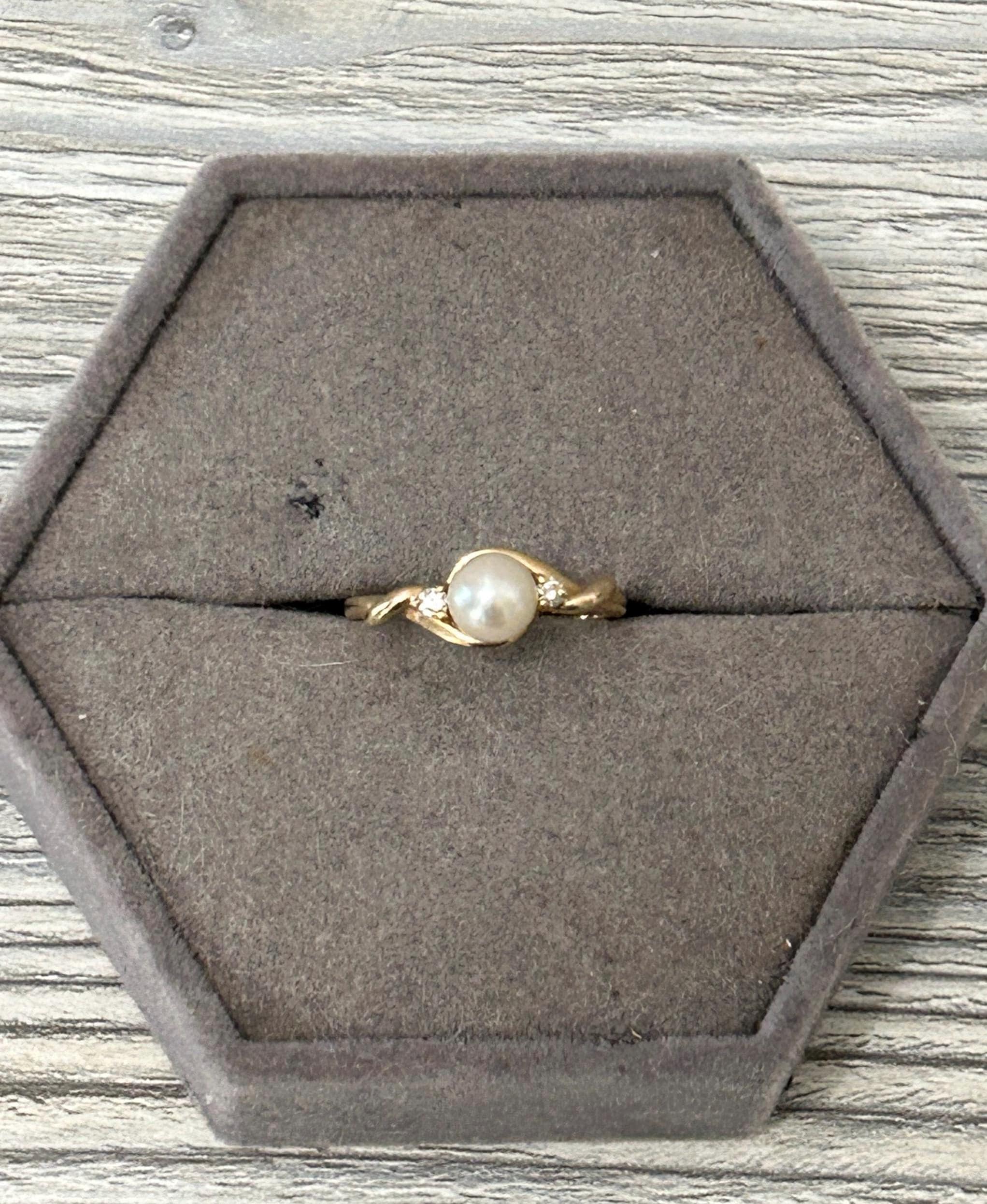 Estate 14k Yellow Gold Pearl & Diamond Ring Size 5.25 / 2.58 Grams Vintage