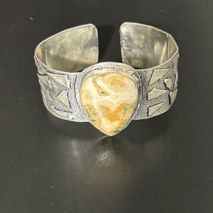 Sterling Silver Agate Chalcedony Hand Crafted Cuff Bracelet 84.4 Grams