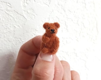 Oso de peluche miniatura marrón de ganchillo de 3 cm – pequeño osito de peluche coleccionable, micro oso hecho a mano con articulación de hilo, regalo de oso de artista en miniatura