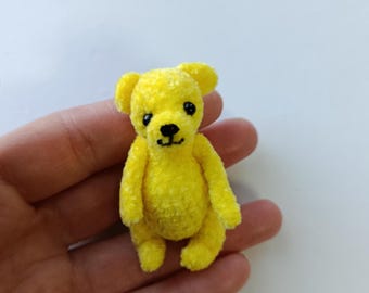 Oso de peluche miniatura Lucky Sunshine de 6 cm: pequeño oso de terciopelo articulado, compañero de escritorio estético, regalo coleccionable hecho a mano.