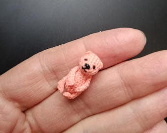 Oso de peluche micro extremo: pequeño osito de peluche miniatura hecho a mano de color melocotón, osito de peluche coleccionable único, osito de peluche adorable para regalar.