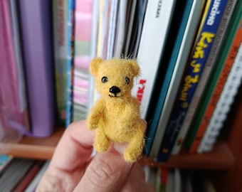 Mini oso de peluche amarillo, pequeño oso de peluche de ganchillo para casa de muñecas, juguete coleccionable oso de peluche amarillo