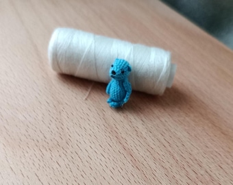 Osito de peluche micro extremo Osito de peluche azul hecho a mano Osito de peluche micro OOAK 1,8 cm Osito de peluche micro azul coleccionable Oso miniatura para casa de muñecas