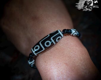 Handmade Nine-Eyed Dzi Bead Bracelet: Tibetan Agate Amulet