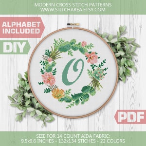 Patrón de punto de cruz de corona suculenta, bricolaje de letras, flor de cactus, corona floral xStitch, decoración moderna de bienvenida, descarga digital PDF personalizada