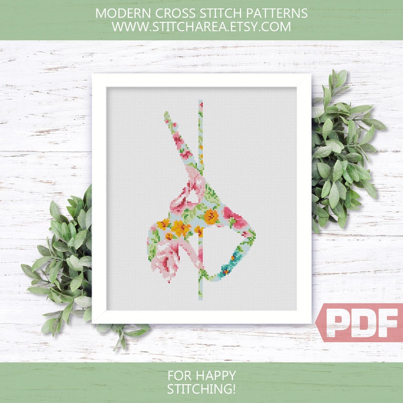 Puede incluir: Un patr&oacute;n de punto de cruz con un dise&ntilde;o floral de una persona haciendo pole dance. El patr&oacute;n est&aacute; en un marco blanco y tiene una etiqueta PDF en la esquina inferior derecha. El texto "FOR HAPPY STITCHING!" est&aacute; debajo del marco.