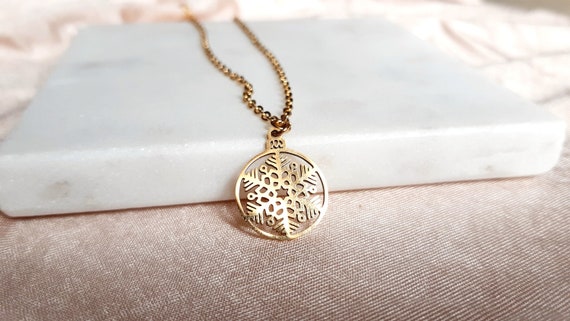 Collana Natalizia Dorata A Strati Con Fiocco Di Neve E Jingle Bell - Regalo Feste Per Donna