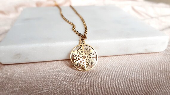 Collana Natalizia Dorata A Strati Con Fiocco Di Neve E Jingle Bell - Regalo Feste Per Donna