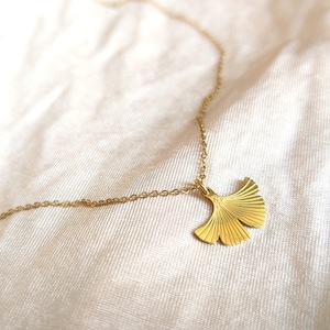 Ginkgo Biloba gold necklace, leaf women&#39;s gold necklace