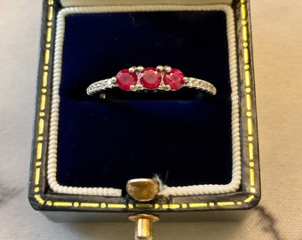 TRILOGY RUBY TOPAZ White GOLd Sterling Vintage Ring - Vintage Jewelry - Genuine Stones - Gold/Sterling Silver - Luxury - from France