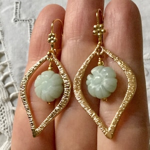 Echte CHALCEDOINE gesneden vergulde oorbellen - prachtig uniek vintage juweel - origineel ontwerp - vintage oorbellen uit Frankrijk
