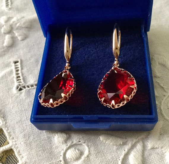 RED Ruby CRYSTAL Gold Plated Carved Design Earrin… - image 3
