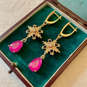 Art Deco Vergulde Ruby Vintage Lange Oorbellen - Prachtig gesneden luxe design sieraden - Sparkly Red Stone - uit Frankrijk