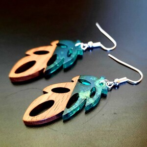 Turquoise and gold wooden earrings in the shape of leaves made of walnut wood, resin and gold foil, new handmade earrings from Germany, 3 cm